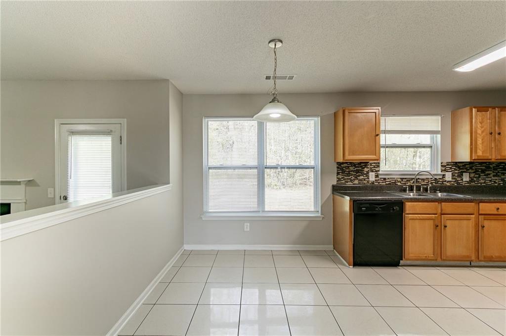 4097 Rosebud Park Drive, Snellville, Georgia image 13