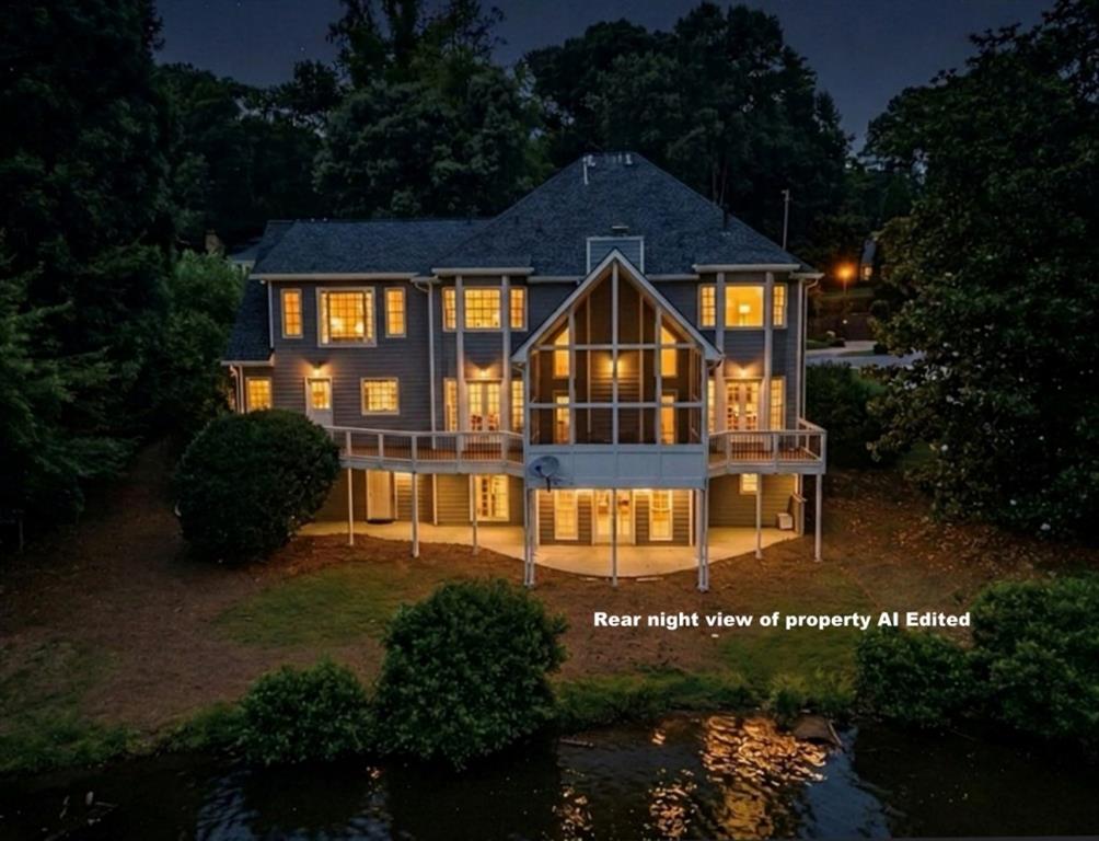 122 N Lakeside Drive NW