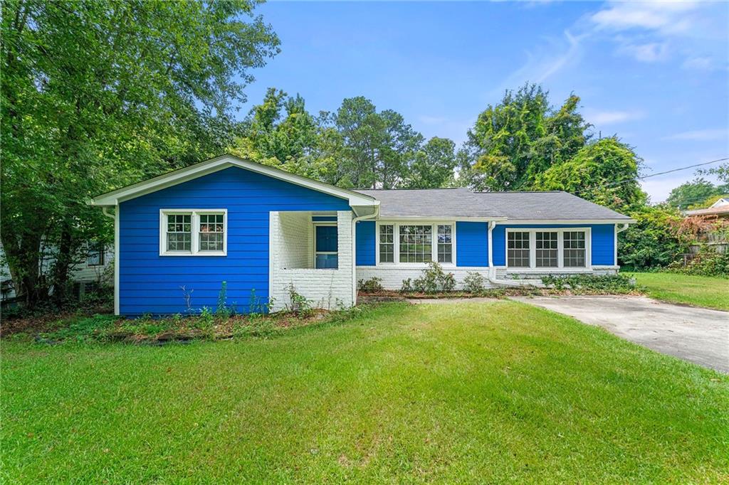 Welcome to 1234 Belmont Ave SE in the heart of Smyrna! This charming 3-bedroom, 2-bath ranch is move-in ready. Step inside to find a bright and functional layout, complete with all appliances for your convenience.
Enjoy peace of mind with a newer roof, state-of-the-art HVAC system, and insulated windows for year-round comfort and efficiency. The encapsulated crawl space adds another layer of protection and energy savings.
Out back, relax on the screened-in porch overlooking your fully fenced backyard — perfect for pets, play, or entertaining. Located in the sought-after Green Acres Elementary district, this home offers both comfort and convenience.
Vacant and ready for quick closing — come see it today and make it yours!