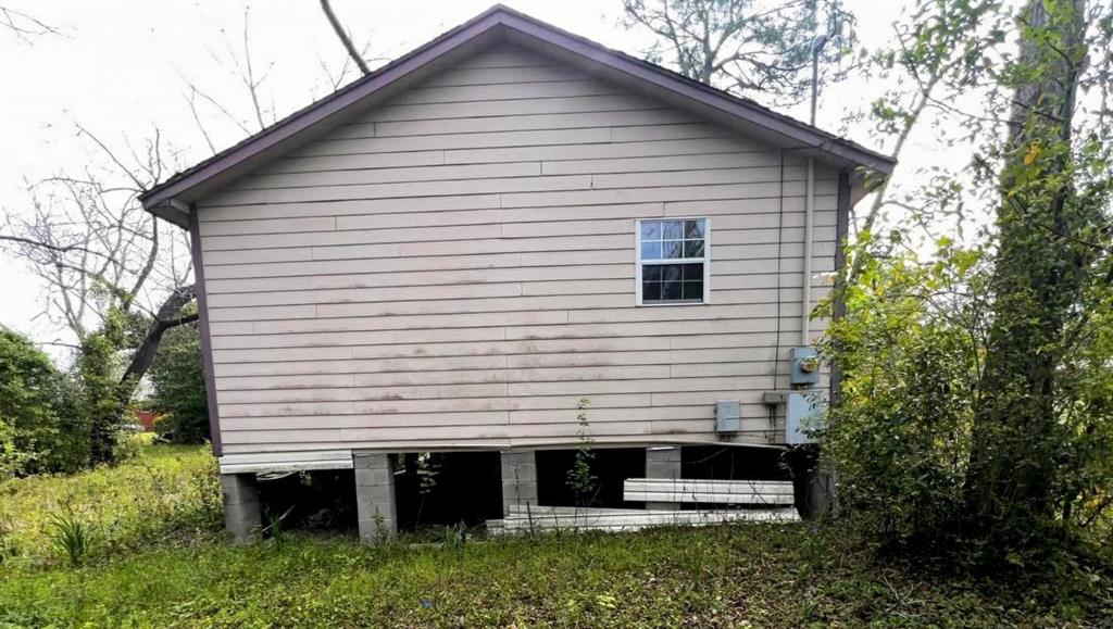 325 Golden Road E