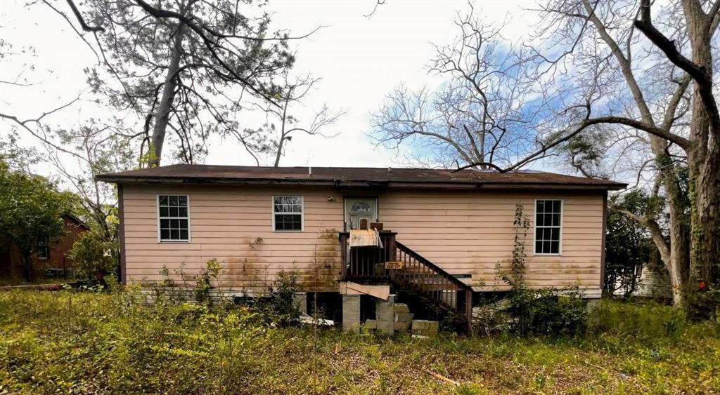 325 Golden Road E