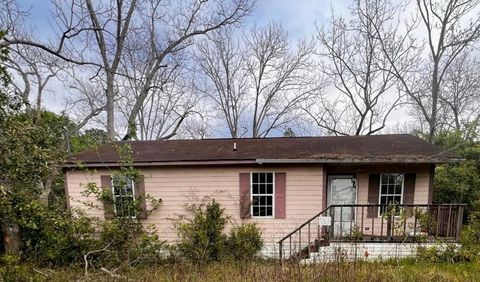 Homes For Sale - 325 Golden Road<br/> Tifton, GA 31794