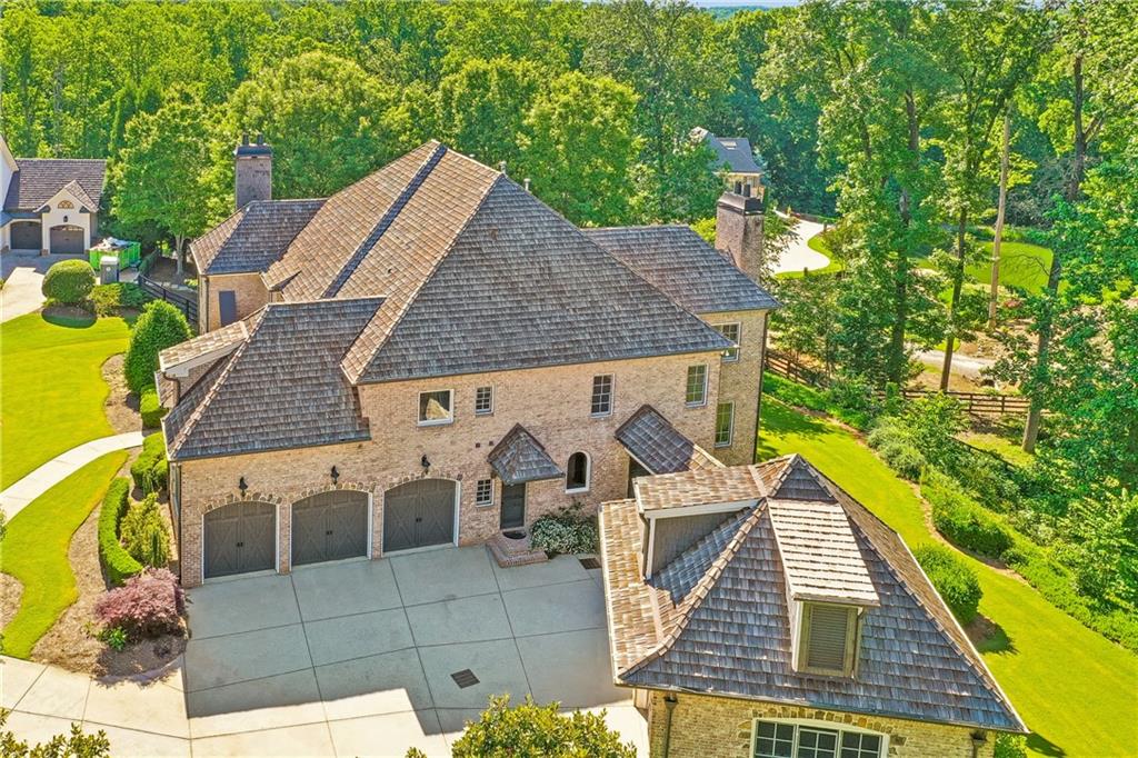 880 Crabapple Hill