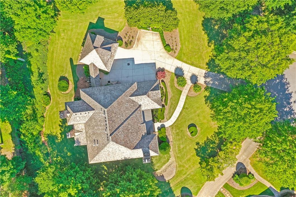 880 Crabapple Hill