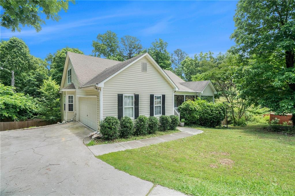 1211 Fly Rod Lane, Loganville, Georgia image 2