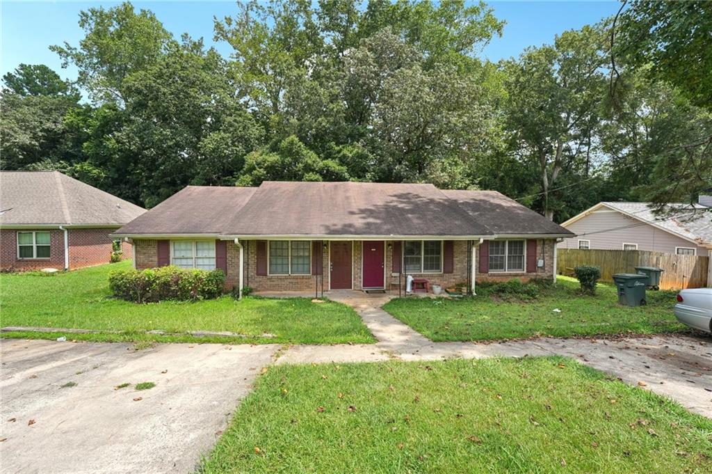 Ranch-style duplex offering two well-maintained units, each with 2 bedrooms and 1 bathroom. Both sides feature separate parking and private backyards, providing comfort and convenience for tenants. One unit also includes a screened porch, perfect for enjoying the outdoors year-round.
This property is an excellent income-producing opportunity in a highly desirable location, just minutes from Marietta Square, shopping, dining, and major highways. Whether you’re looking to expand your rental portfolio or house-hack by living in one unit and renting the other, this duplex offers flexibility and long-term value.
Don’t miss your chance to own a solid investment in one of Marietta’s most sought-after areas!