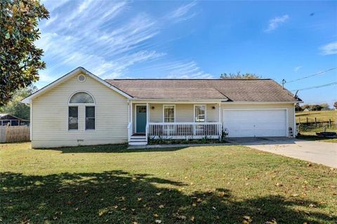 A home in Adairsville