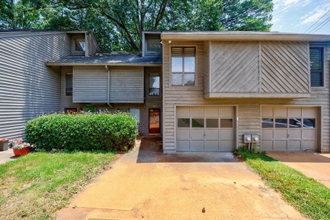 Townhouse For Sale - 1002 Creatwood Circle<br/> Smyrna, GA 30080