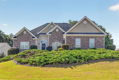 Homes For Sale - 1129 Woodmere Drive<br/> Loganville, GA 30052