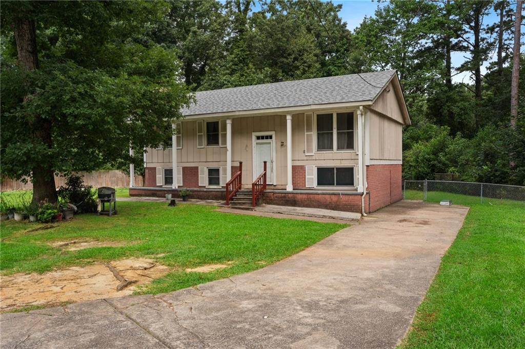 1140 Pineglen Drive