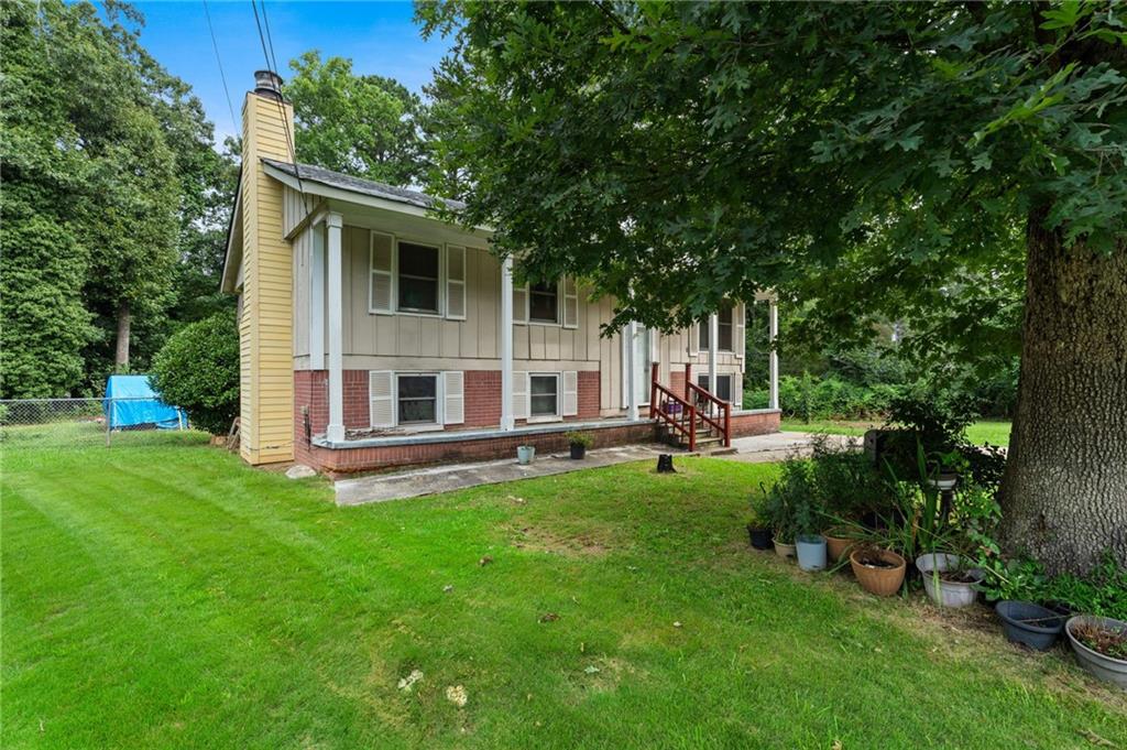 1140 Pineglen Drive