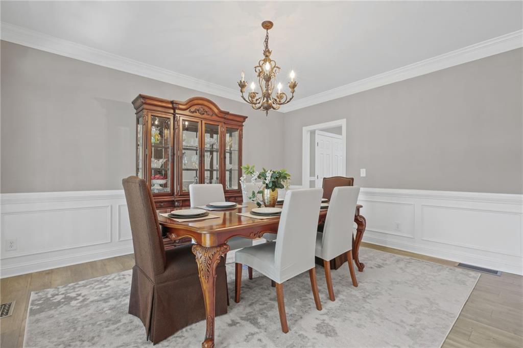 393 Taylor Glen Drive, Alpharetta, Georgia image 5