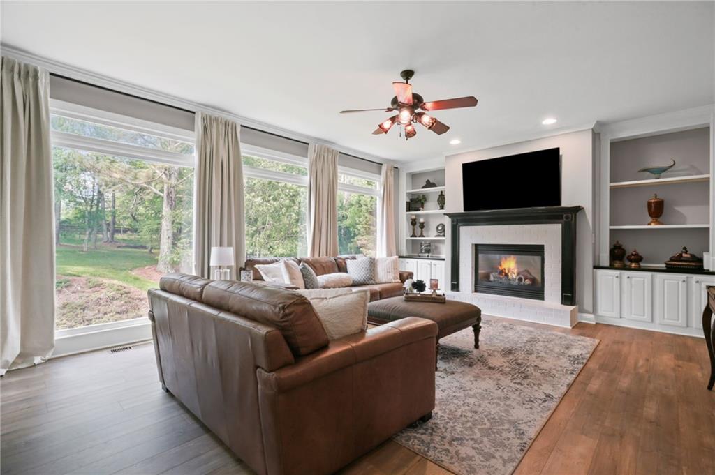 393 Taylor Glen Drive, Alpharetta, Georgia image 6
