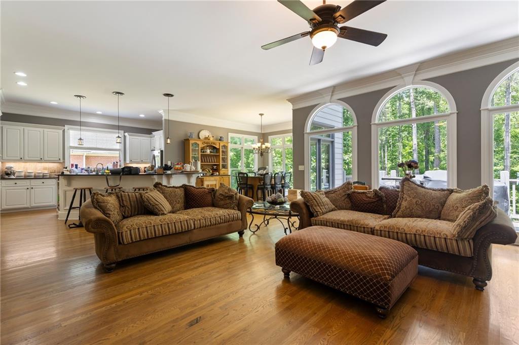 1029 Laurel Grove Courts, Suwanee, Georgia image 6