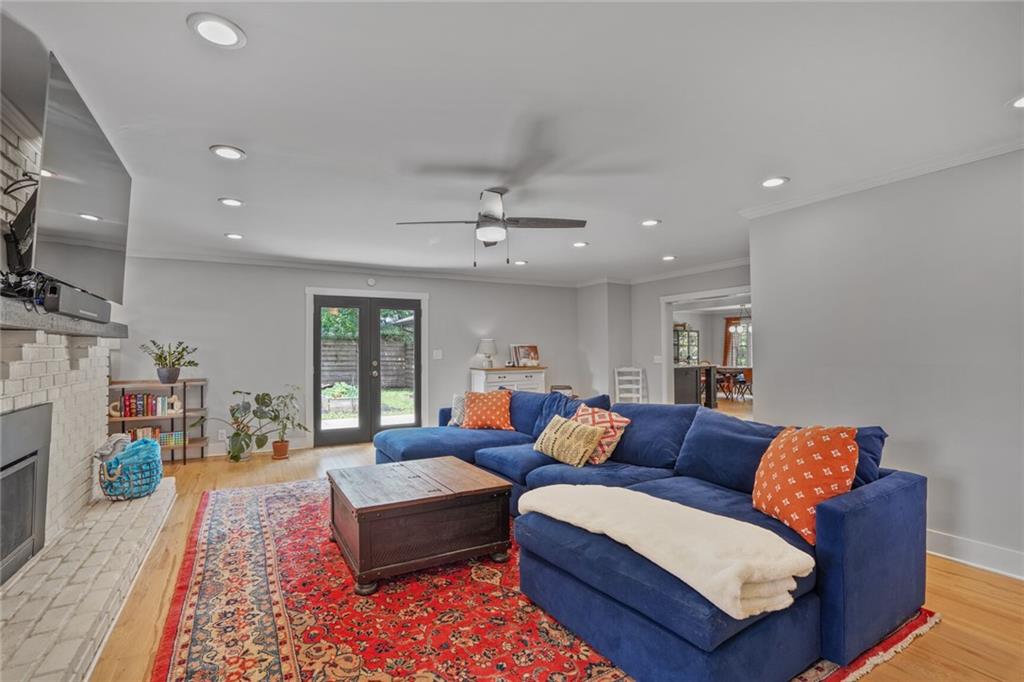 233 Dorris Drive SW