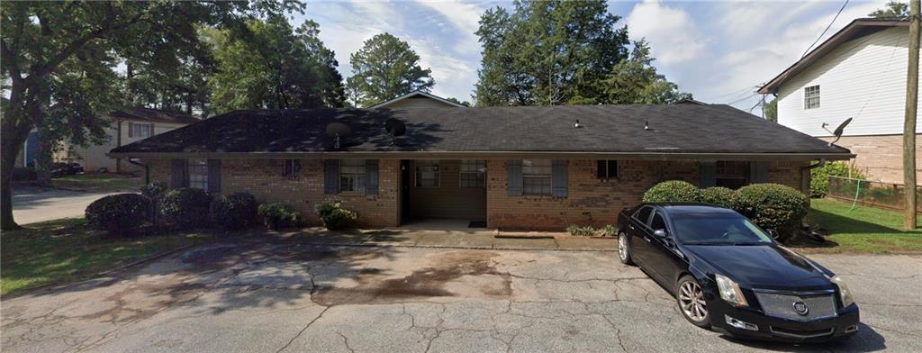 Townhouse Ranch One Story. in Norcoss Singleton rd , Every convenience to Super market I-85 Jimmy carter
No Rental Restriction.
Easy to Rent out
Ready to move in
Water , Trashes, Roof are included in HOA fee already