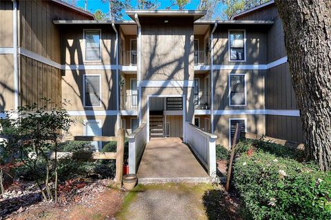 Condo For Sale - 5137 Roswell Road #6<br/> Sandy Springs, GA 30342