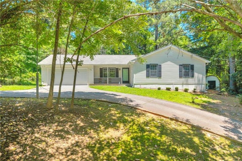 Homes For Sale - 3992 Wrexham Drive<br/> Snellville, GA 30039