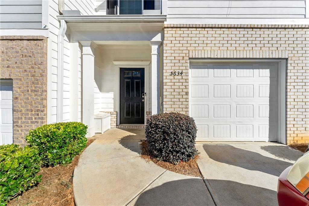 5634 Union Pointe Drive, Union City, Georgia image 1