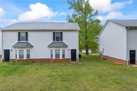 Townhouse For Sale - 147 Westchester Circle<br/> Athens, GA 30606