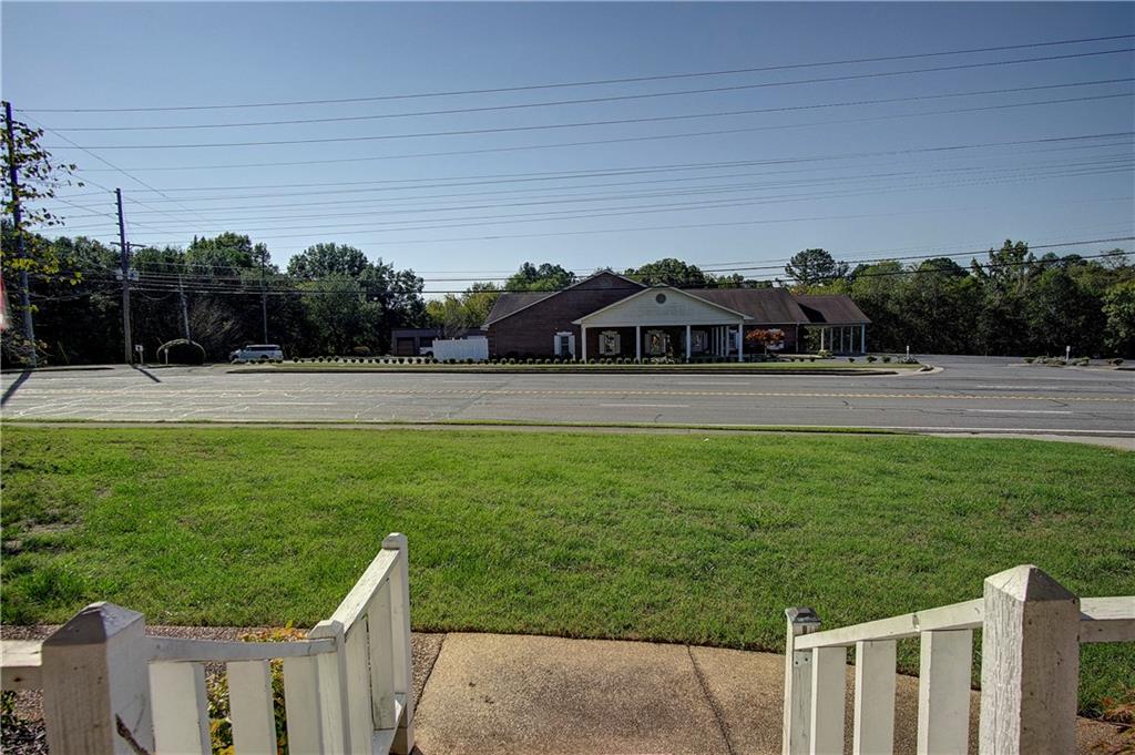 530 Red Bud Road NE