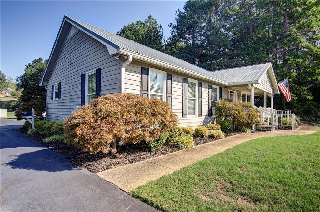530 Red Bud Road NE