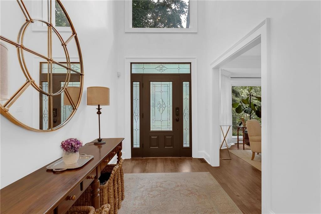 411 Chelsea Circle NE