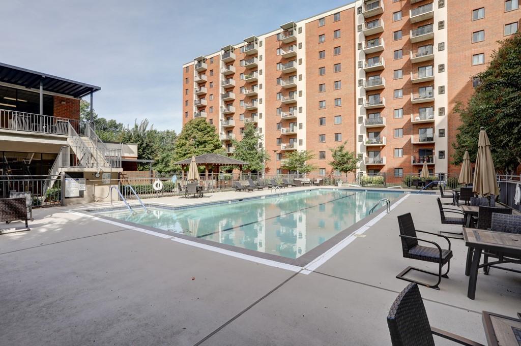 300 Johnson Ferry Road A715