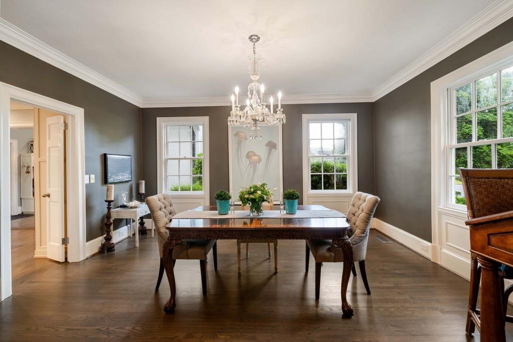 221 Robin Hood Road NE