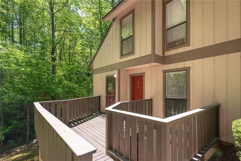 Photo of 703 Woodcliff Drive, Sandy Springs, GA 30350 (MLS # 7754125)