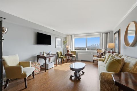 Photo of 2479 Peachtree Road NE #1401, Atlanta, GA 30305 (MLS # 7686882)