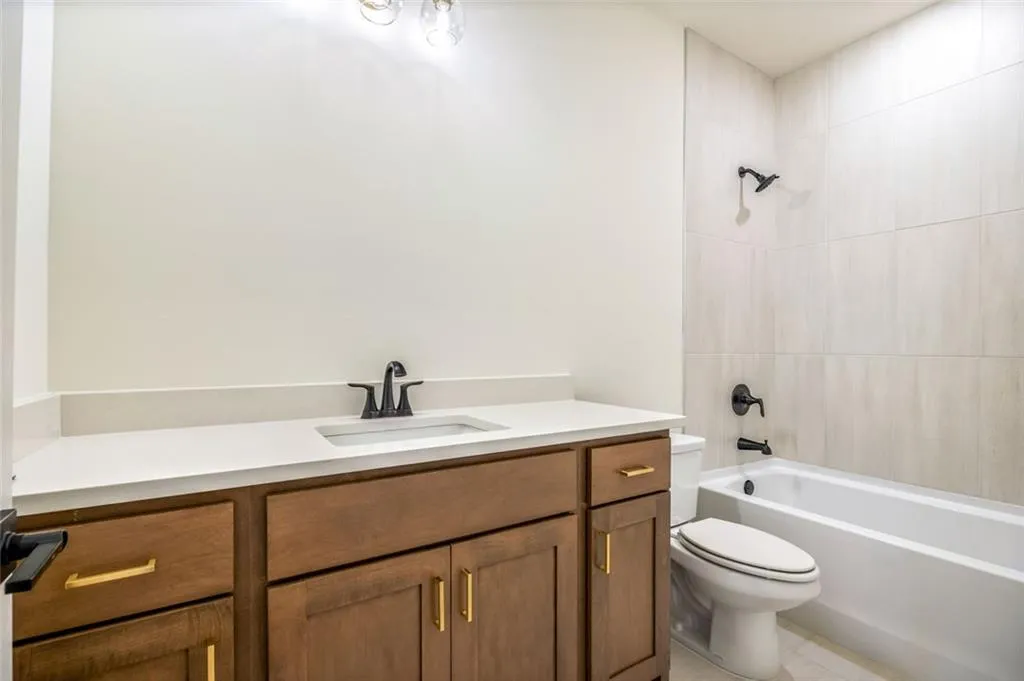 Gainesville, Georgia 30506, United States, 5 Bedrooms Bedrooms, ,5 BathroomsBathrooms,Residential,Active,219963