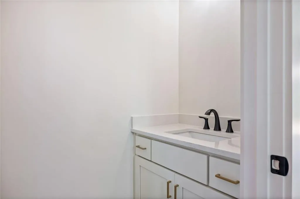 Gainesville, Georgia 30506, United States, 5 Bedrooms Bedrooms, ,5 BathroomsBathrooms,Residential,Active,219963