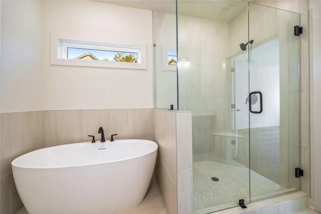 Gainesville, Georgia 30506, United States, 5 Bedrooms Bedrooms, ,5 BathroomsBathrooms,Residential,Active,219963