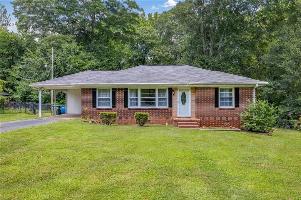Well maintained brick ranch in the heart of downtown Commerce that is convenient to everything. This home offers 3 bedrooms and 1 full bath that has just been renovated. Hardwood floors throughout main living areas and bedrooms. Large crawlspace that is perfect for storage and a large level backyard. You don't want to miss this one as it is priced to sell quickly!!