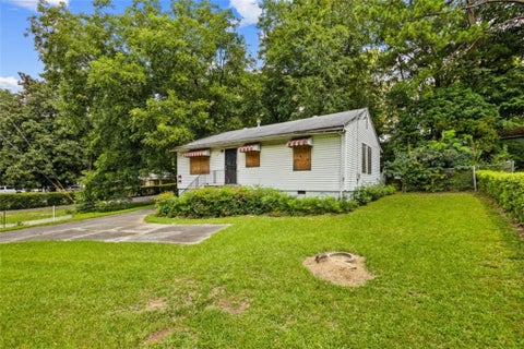 Homes For Sale - 449 Hamilton E Holmes Drive<br/> Atlanta, GA 30318