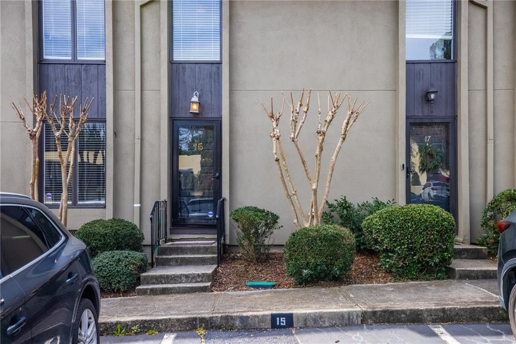 15 Ivy Square NE