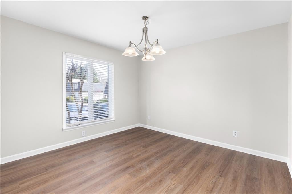 15 Ivy Square NE
