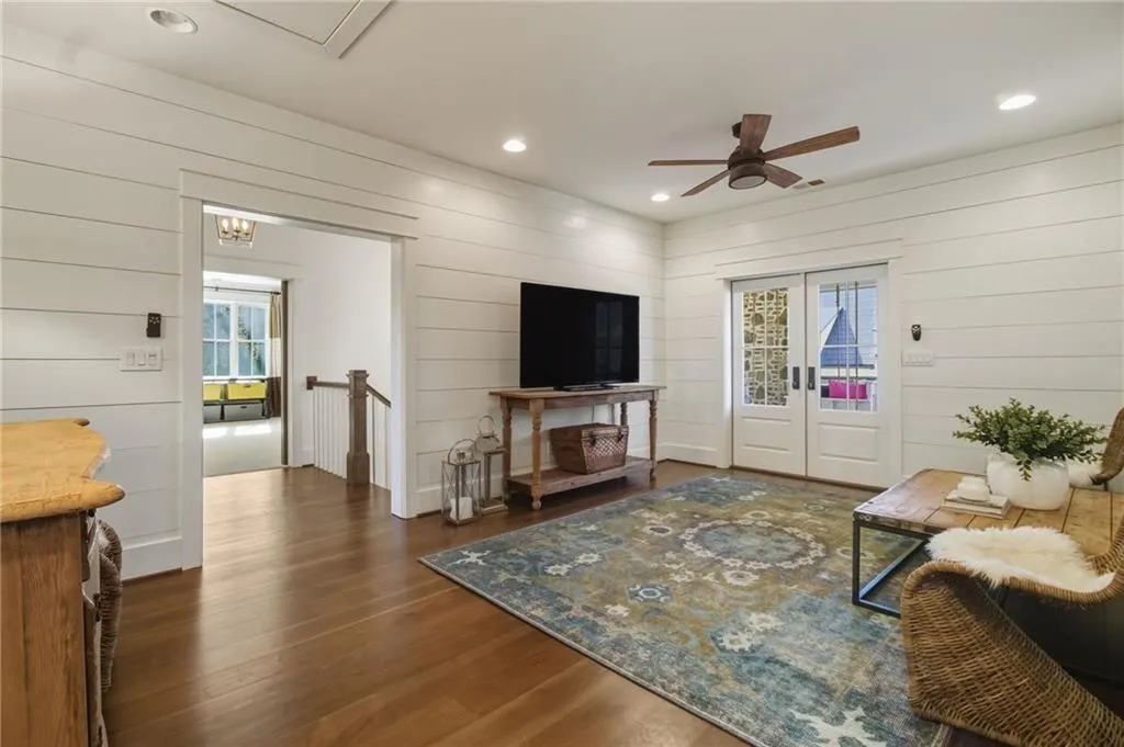 Roswell, Georgia 30075, United States, 5 Bedrooms Bedrooms, ,4 BathroomsBathrooms,Residential,Active,250021