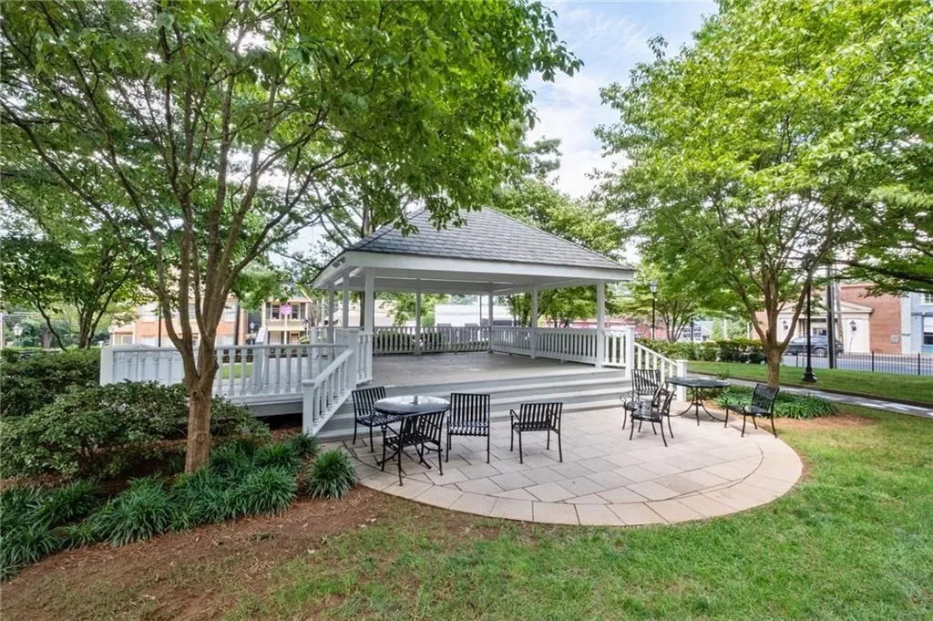 Roswell, Georgia 30075, United States, 5 Bedrooms Bedrooms, ,4 BathroomsBathrooms,Residential,Active,250021