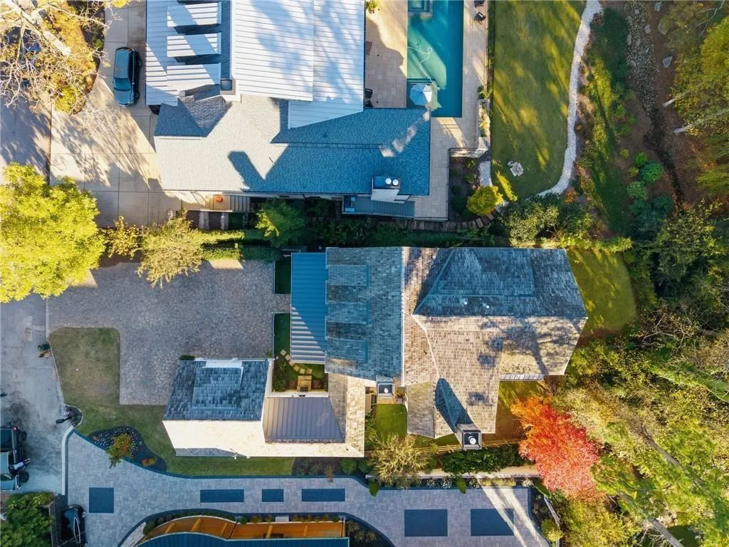 Roswell, Georgia 30075, United States, 5 Bedrooms Bedrooms, ,4 BathroomsBathrooms,Residential,Active,250021