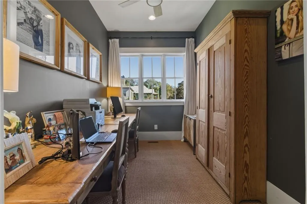 Roswell, Georgia 30075, United States, 5 Bedrooms Bedrooms, ,4 BathroomsBathrooms,Residential,Active,250021