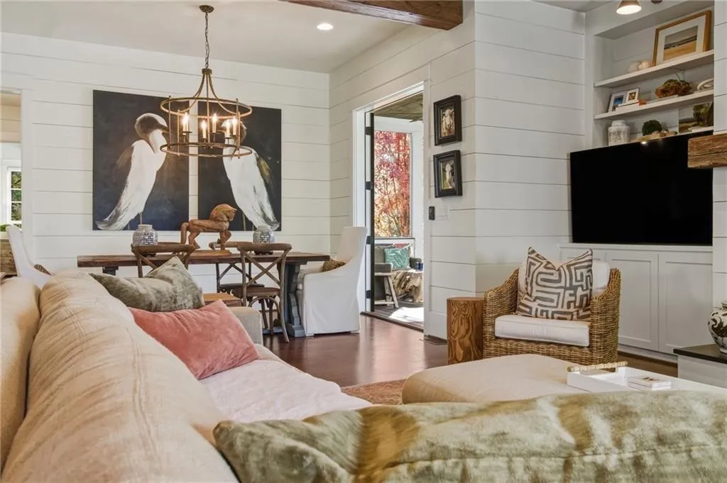 Roswell, Georgia 30075, United States, 5 Bedrooms Bedrooms, ,4 BathroomsBathrooms,Residential,Active,250021