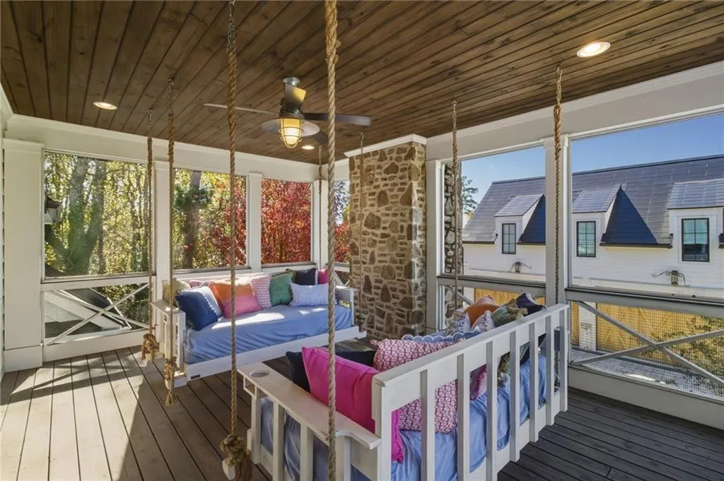 Roswell, Georgia 30075, United States, 5 Bedrooms Bedrooms, ,4 BathroomsBathrooms,Residential,Active,250021