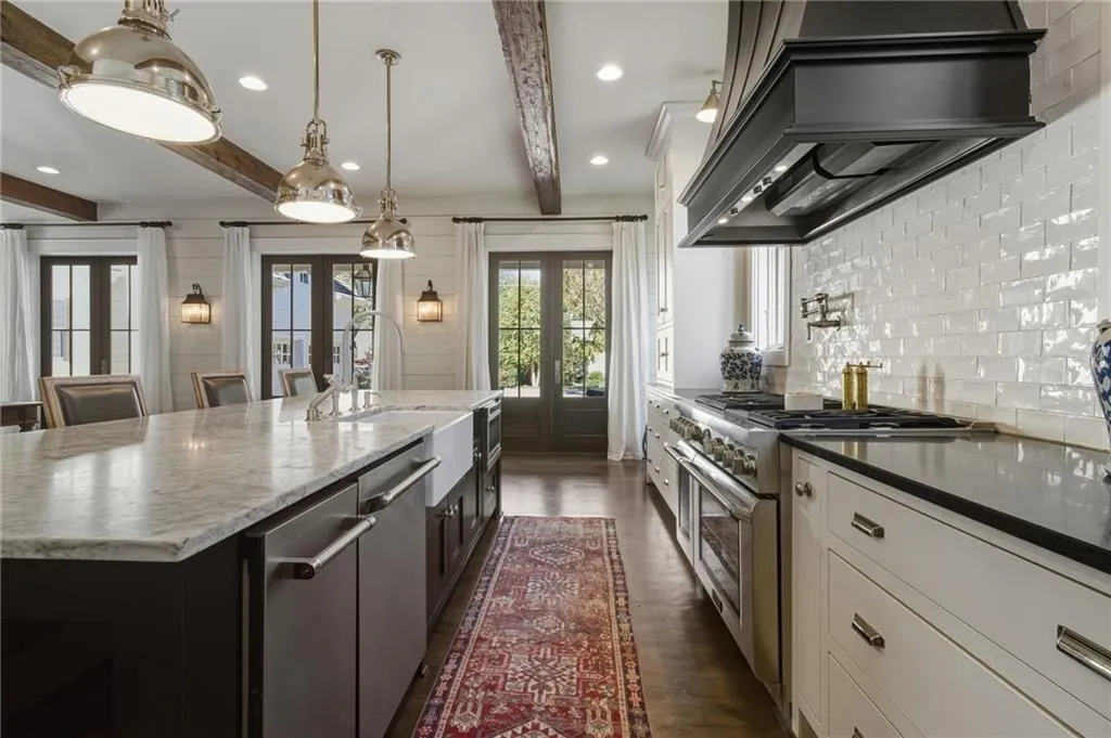 Roswell, Georgia 30075, United States, 5 Bedrooms Bedrooms, ,4 BathroomsBathrooms,Residential,Active,250021