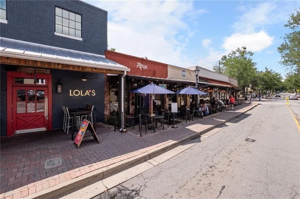 Roswell, Georgia 30075, United States, 5 Bedrooms Bedrooms, ,4 BathroomsBathrooms,Residential,Active,250021