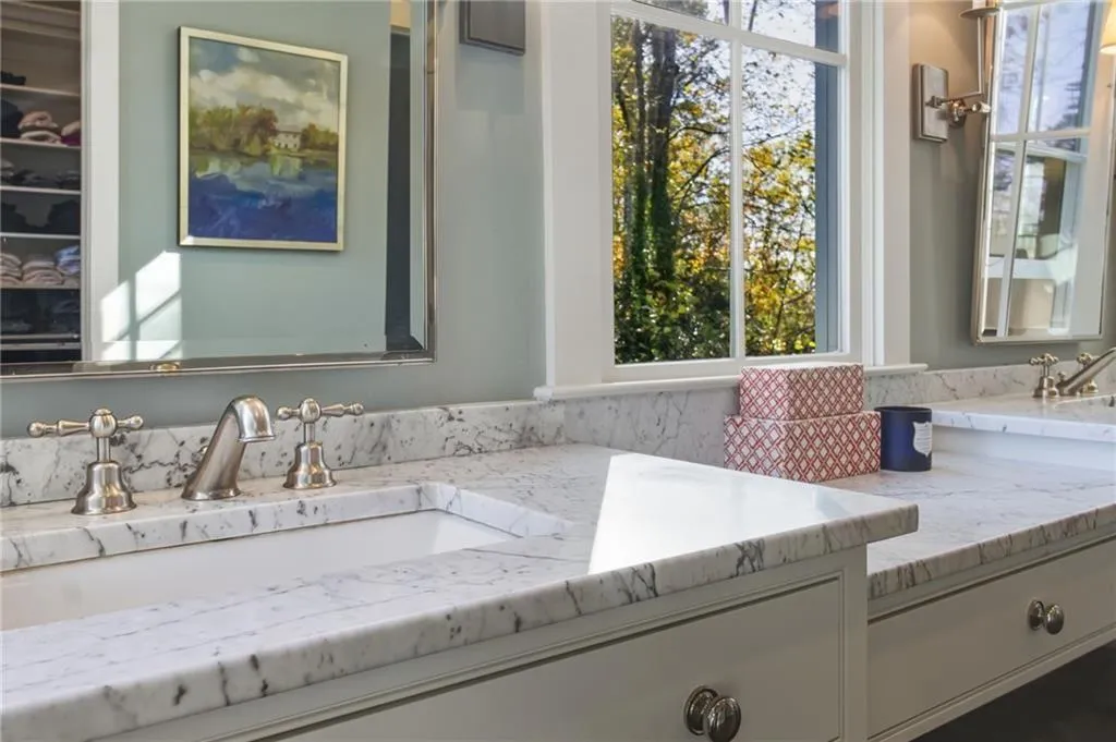 Roswell, Georgia 30075, United States, 5 Bedrooms Bedrooms, ,4 BathroomsBathrooms,Residential,Active,250021