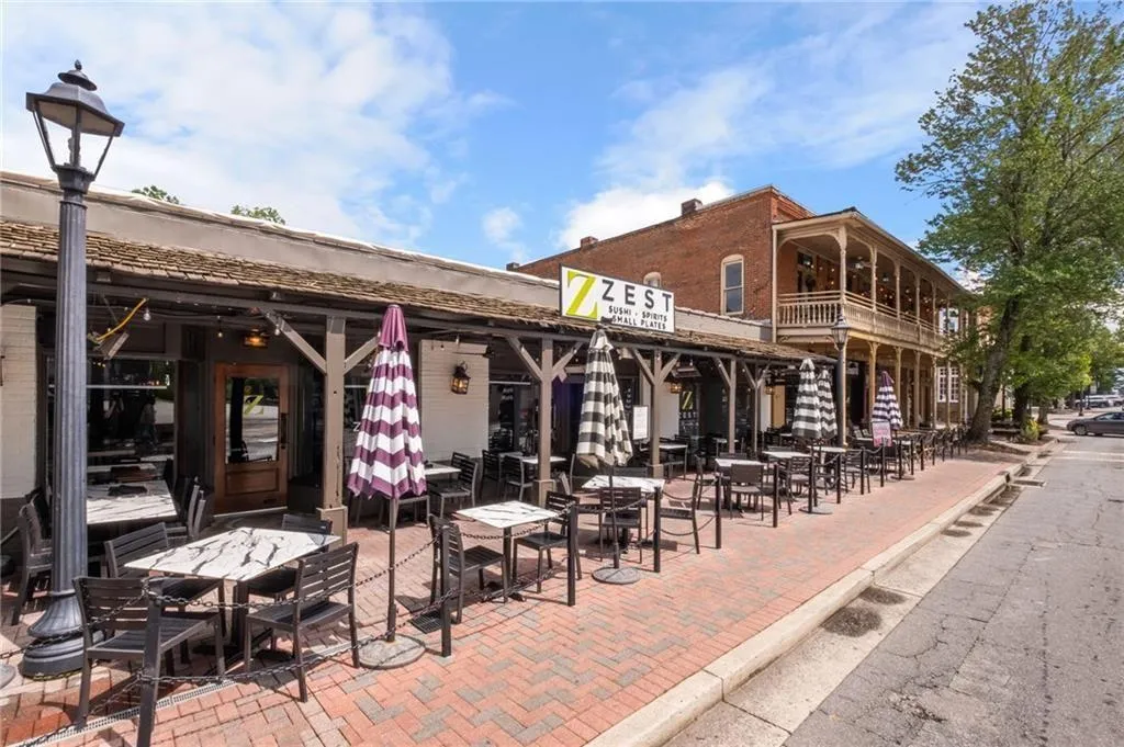 Roswell, Georgia 30075, United States, 5 Bedrooms Bedrooms, ,4 BathroomsBathrooms,Residential,Active,250021