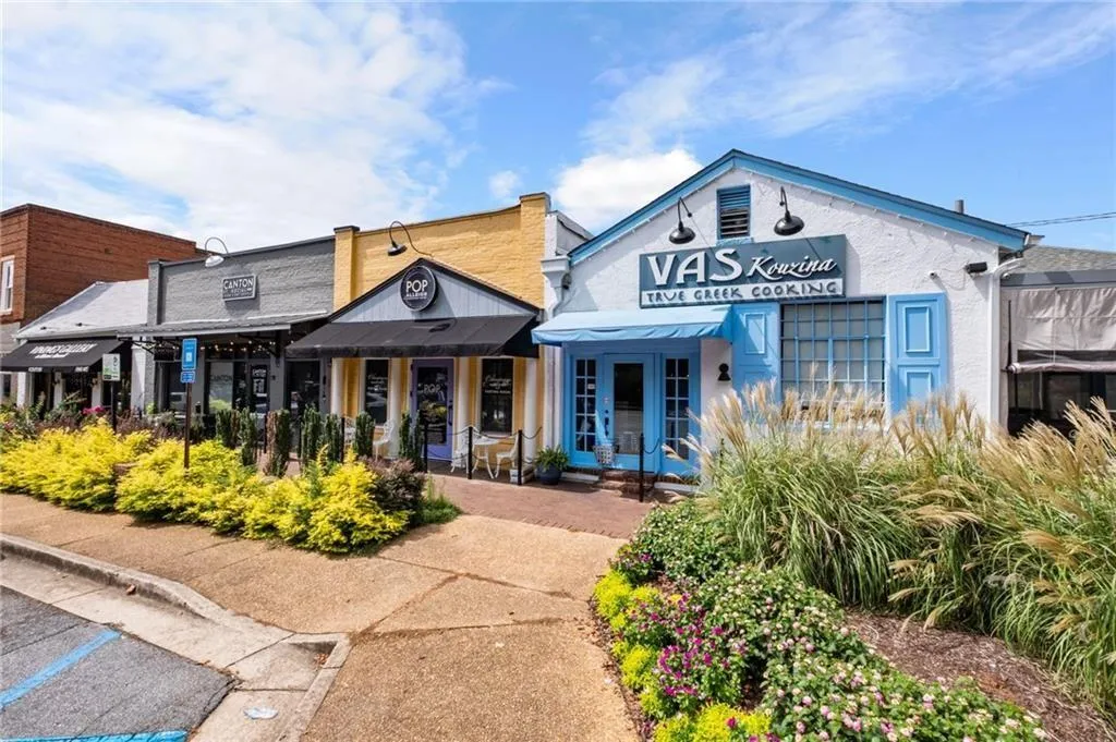 Roswell, Georgia 30075, United States, 5 Bedrooms Bedrooms, ,4 BathroomsBathrooms,Residential,Active,250021