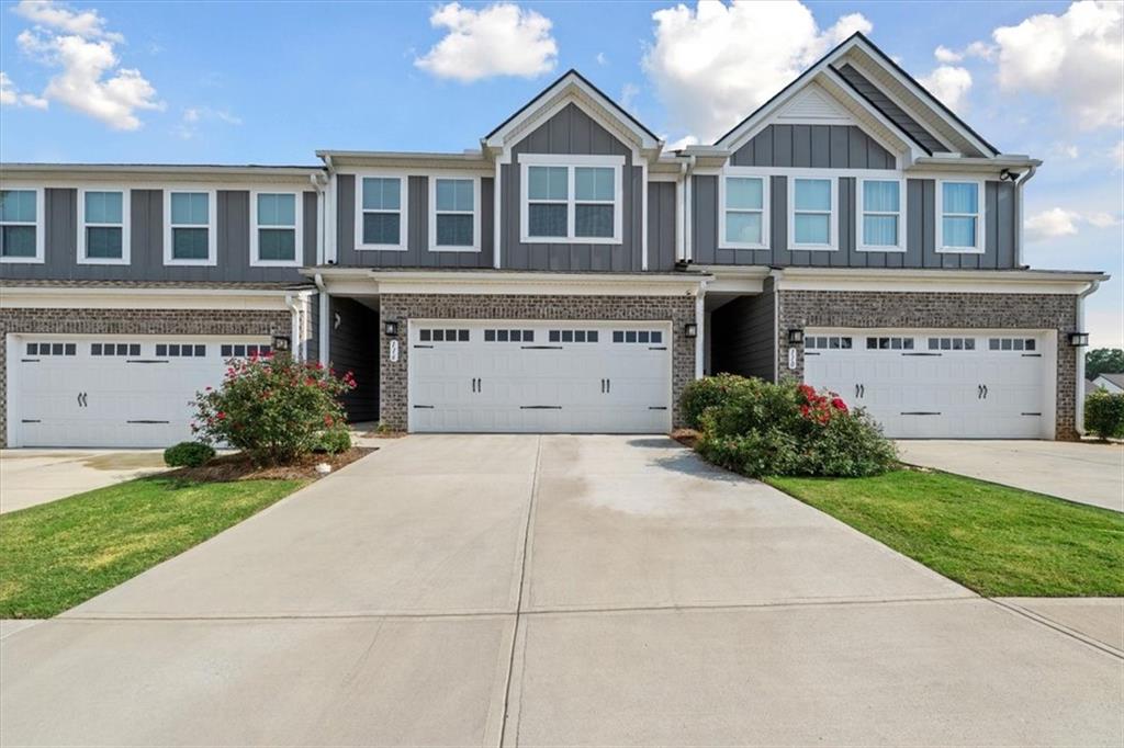 Welcome to 116 Salt Lake Ln in Hoschton! 3 bedrooms, 2,5 bathrooms and a loft area. This beautifully upgraded townhouse combines comfort, style, and convenience. Inside, the kitchen features sleek soft-close cabinets and plenty of storage, while custom-built shades enhance the living spaces with both function and design. The primary suite is a relaxing retreat with a luxurious bathroom complete with a double shower head. A smart thermostat adds modern efficiency to the home.
Step outside your door and enjoy resort-style amenities including two sparkling swimming pools, two scenic lakes with walking trails, a tennis court, clubhouse, dog park, and fully equipped gym. Plus, you’re just minutes from everyday conveniences with Kroger and Publix nearby.
This home truly offers the best of low-maintenance living in a vibrant, amenity-rich community.